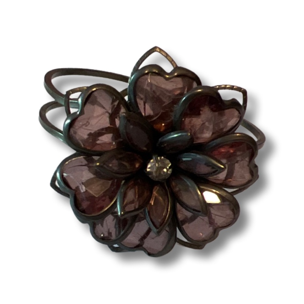 Beautiful metal/glass flower bracelet